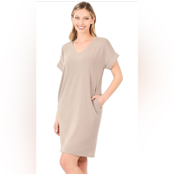 Zenana Rolled Short Sleeve V-Neck Dress with Pockets. Mocha. Size Small - Picture 1 of 7
